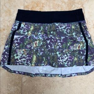 Lululemon size 6 TALL skirt perfect condition
